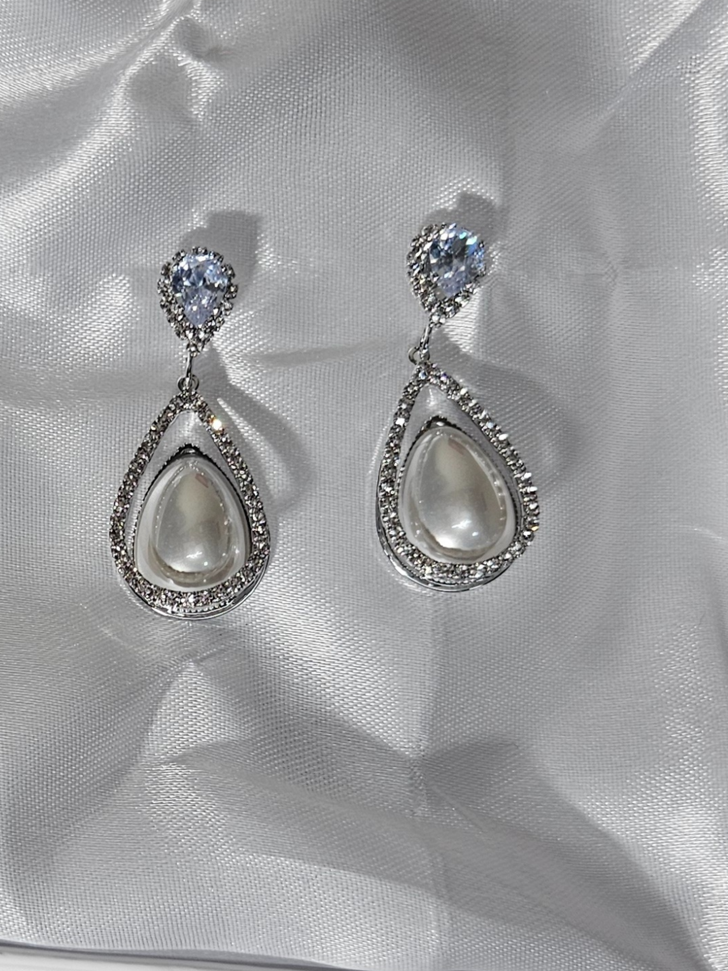 Velamira Elegant Teardrop Pearl Earrings